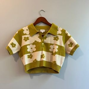 Le Lis Collection - Green Flower Short Sleeve Cropped Flower Top (Size M)